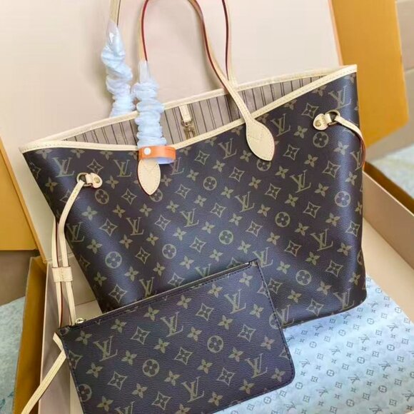 Classic Louis Vuitton Bag: A Stylish and Versatile Choice for Elegance - Picture 1 of 6